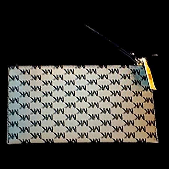 (💥1 LEFT💥) MICHAEL KORS FULTON MK ZIP WRISTLET - Picture 3 of 6